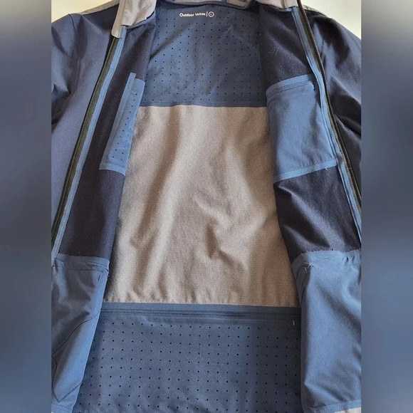 || OUTDOOR VOICES || Stretch Crepe rain jacket - Picture 4 of 10